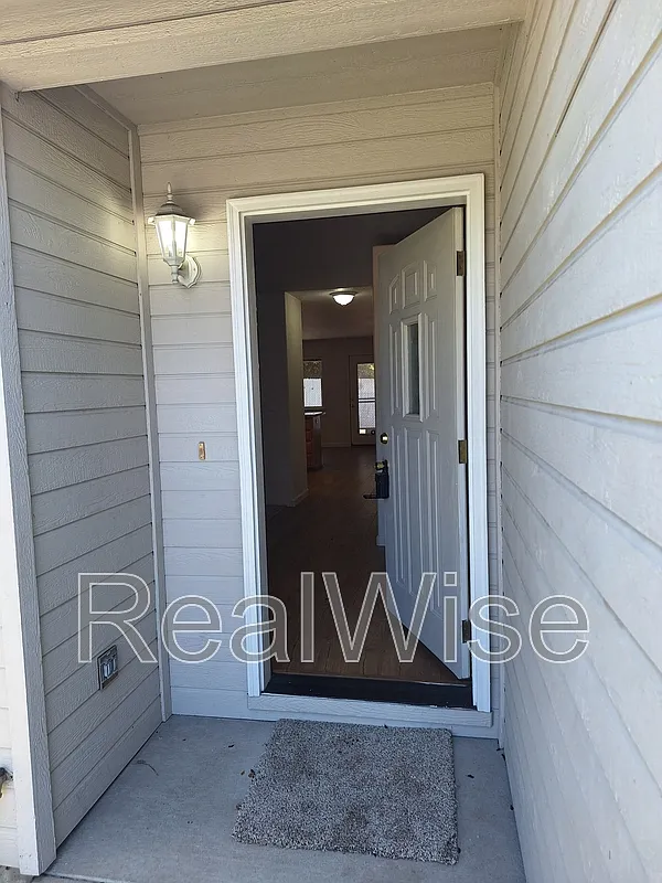3 bed, 2.0 bath, 1344 sqft, $2,095 — Photo 4