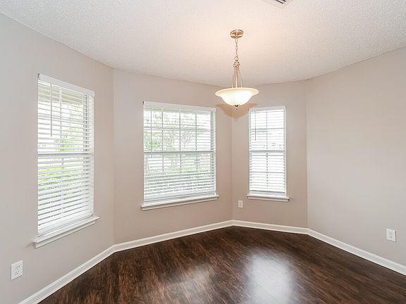 5th image of 228 Prince Phillip Dr