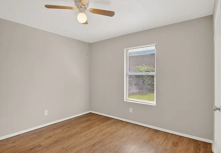 609 Trout St — Photo 19