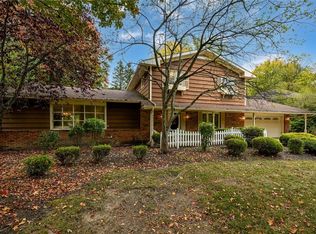 7823 Oakhurst Cir, Brecksville, OH 44141