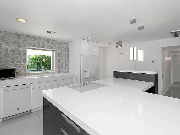 4222 E Indianola Ave — Photo 5