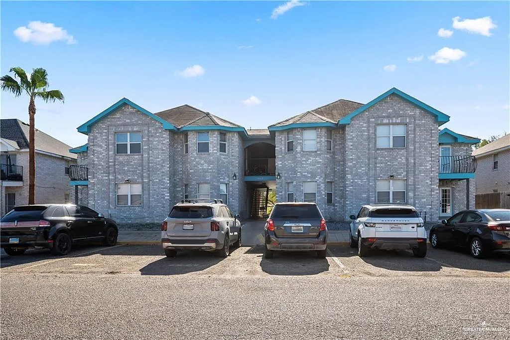 2 bed, 1.0 bath, 893 sqft, $850 — Photo 1