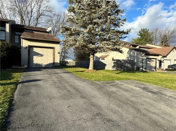 8486 Bubbling Springs Dr, Baldwinsville, NY 13027