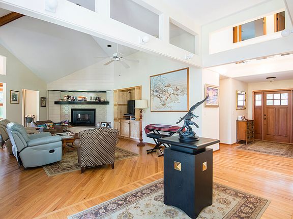 3rd image of 126 Conifer Ln
