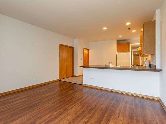 4th image of 2414 W Flournoy St #2
