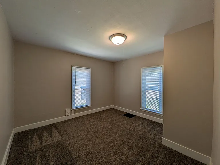 922 Walker St — Photo 17
