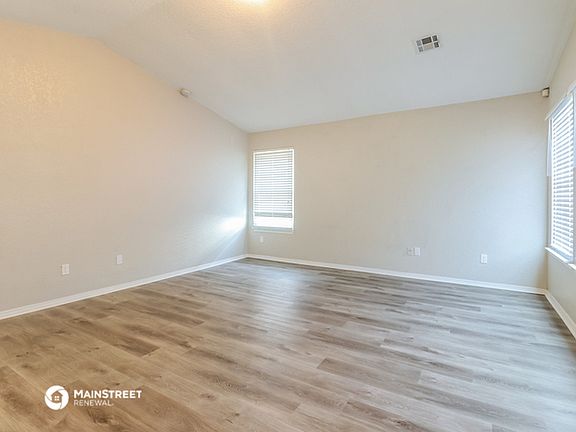 5th image of 1021 Edinburg Dr