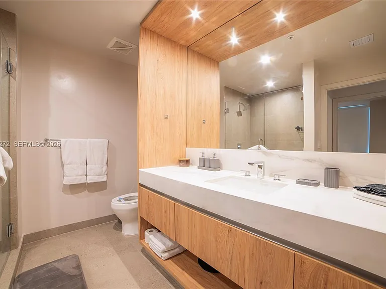 11 NE 6th 1403 Miami #1403 — Photo 14