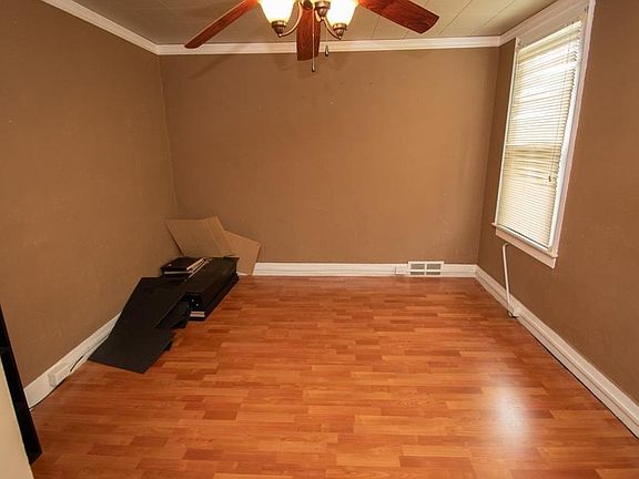 5th image of 317 W Elm St