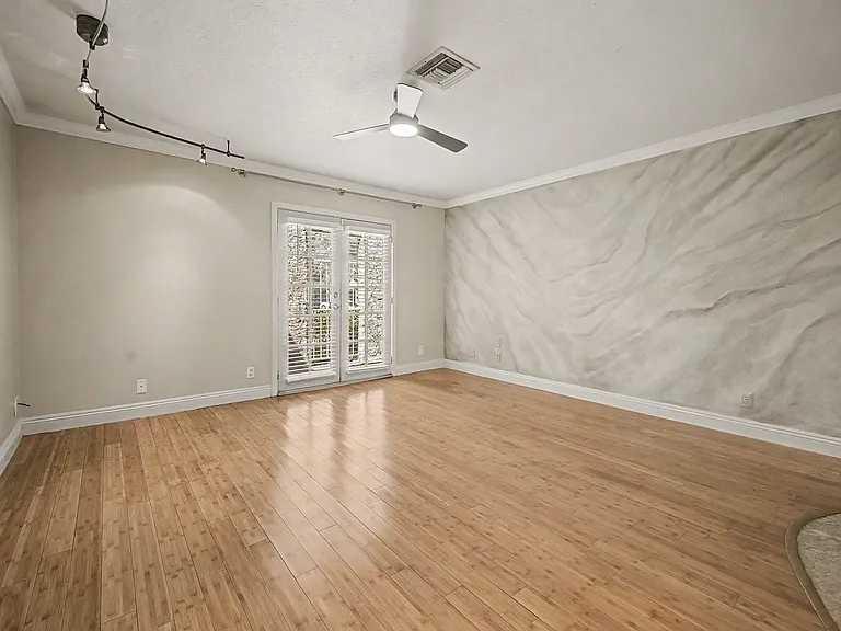 3172 Bel Air Dr — Photo 22
