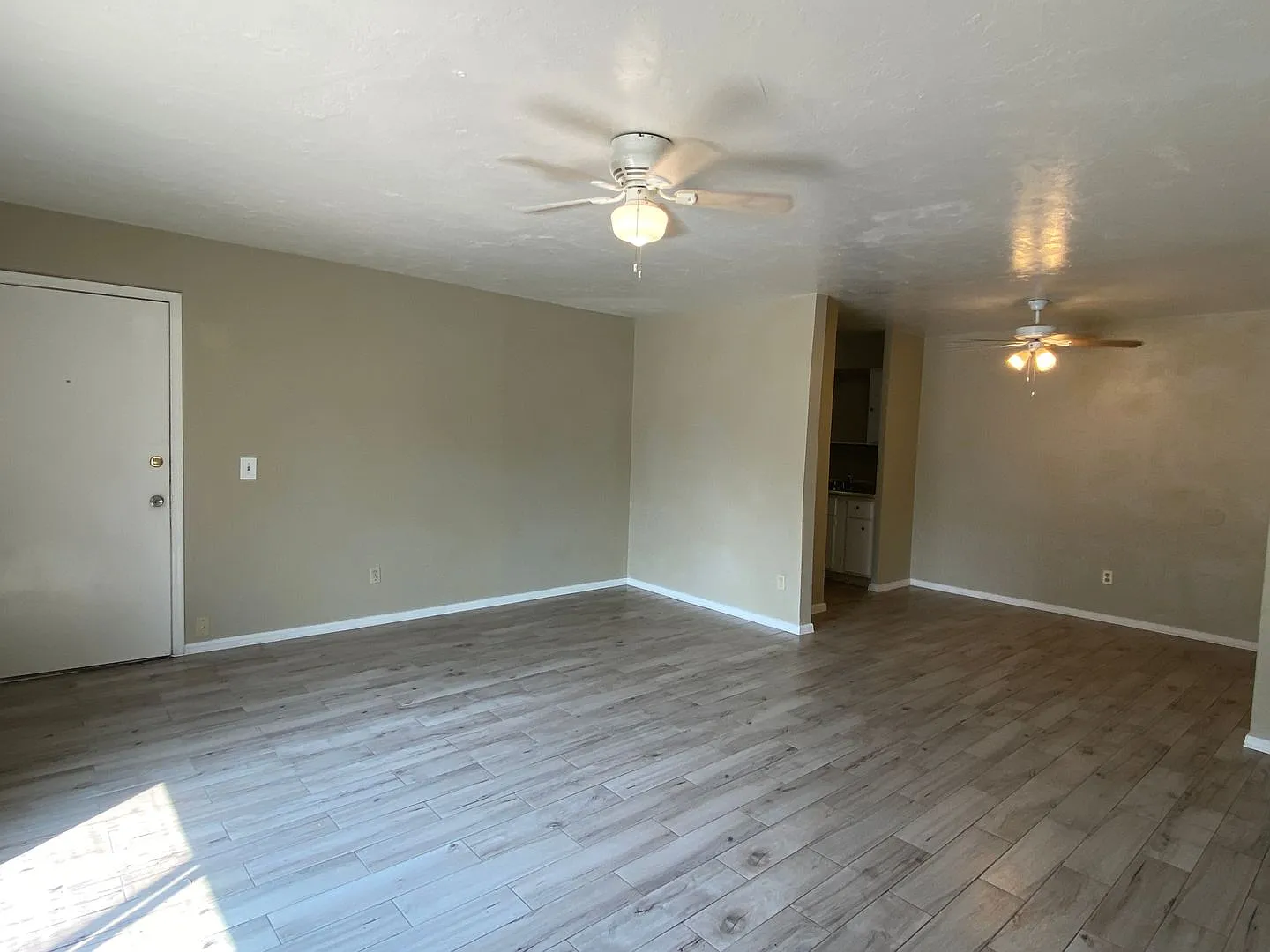 Conveniently Located 1 Bedroom Condo Nw Oklahoma City Section 8 Approved Property — Photo 2