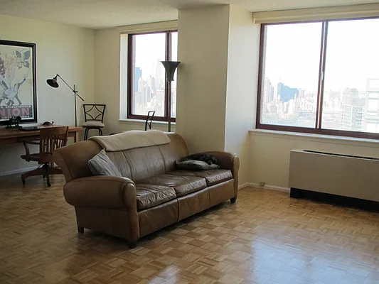 Sold by CityView Real Estate Inc. | media 5