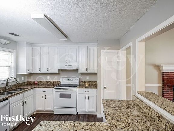 5th image of 2442 Oak Creek Ct