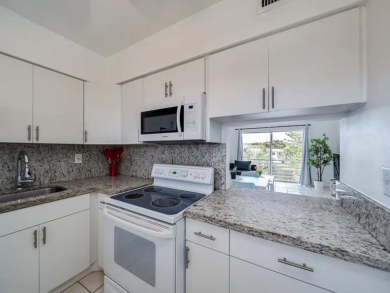 2880 NE 203rd St — Photo 4
