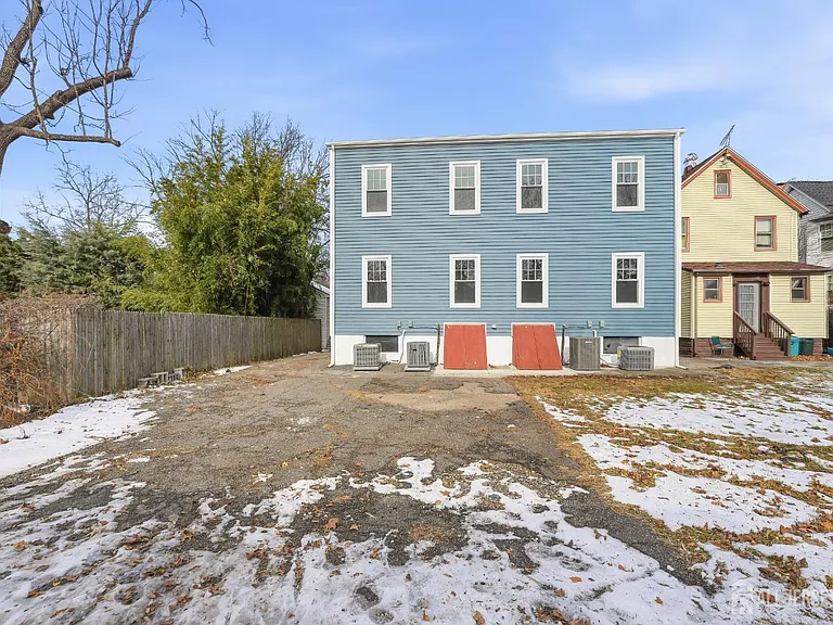 212 Montgomery St #A — Photo 24