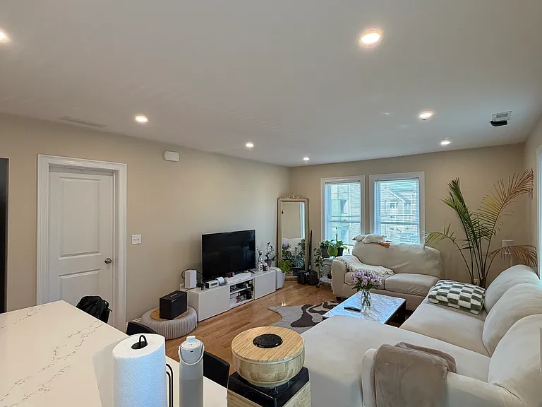 62-64 Waverly St #2 — Photo 7