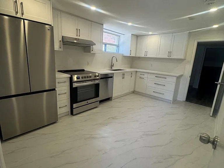 96 Bamford Cres #BASEMENT — Photo 2