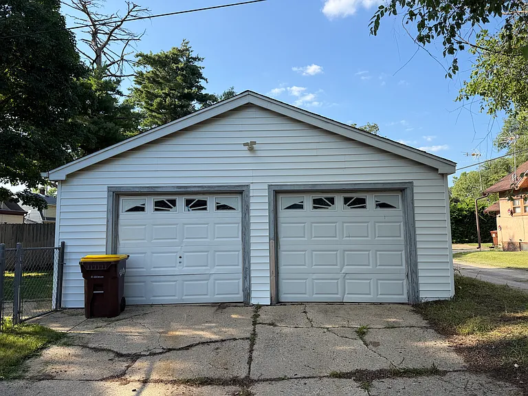 2103 N Court St — Photo 10