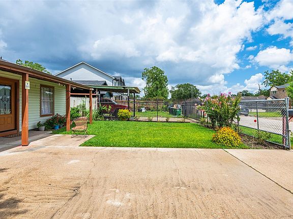 2nd image of 4937 Bataan Rd