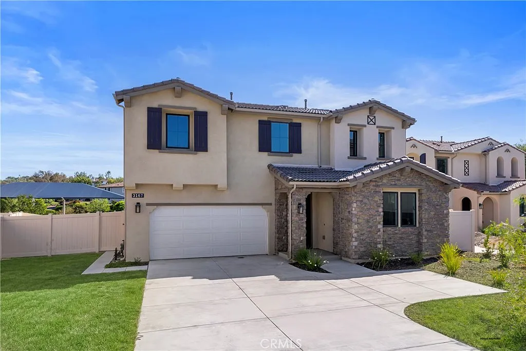 5 bed, 2989 sqft, $5,800 — Photo 1