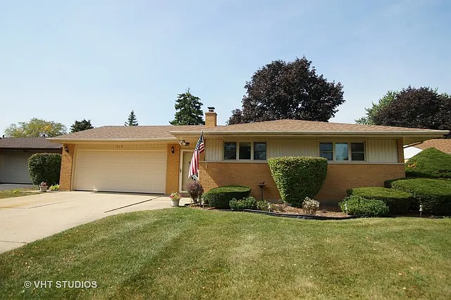 610 Jon Ln photo 1