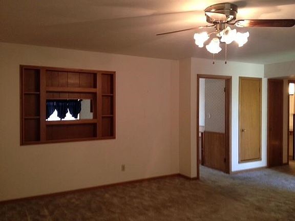 3rd image of 1111 S Pershing Ave
