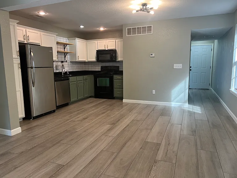13750 Post Oak Ln — Photo 4
