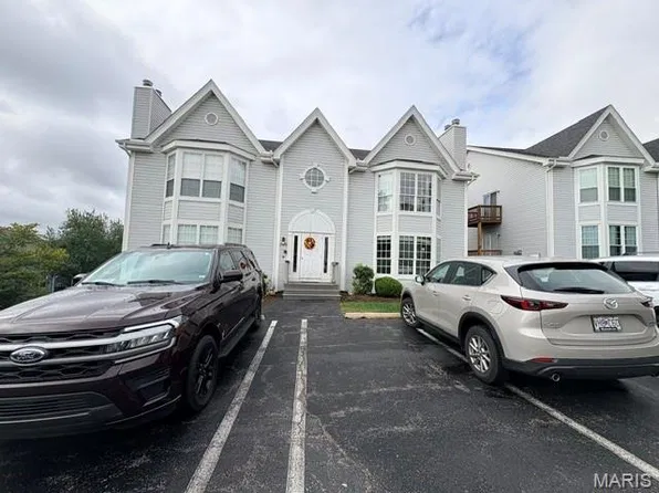 1700 Whispering Creek Dr APT A, Ballwin, MO 63021