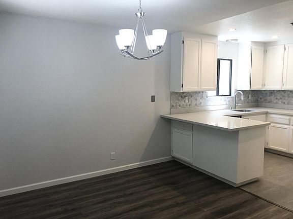 3rd image of 1002 Roble Ave #2
