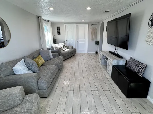 2705 Dakota St NE, Albuquerque, NM 87110