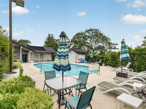 2446 Heritage Way, Medford, OR 97504