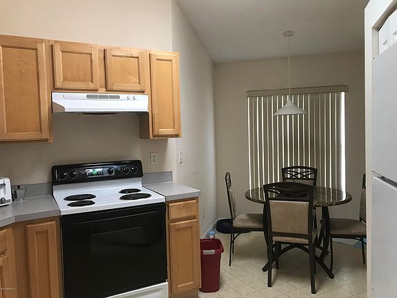 3rd image of 58 Fordham Ln