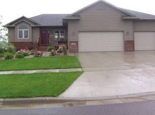 901 Birdie Dr, Dell Rapids, SD 57022