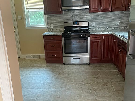 3rd image of 607 Fairmount Dr