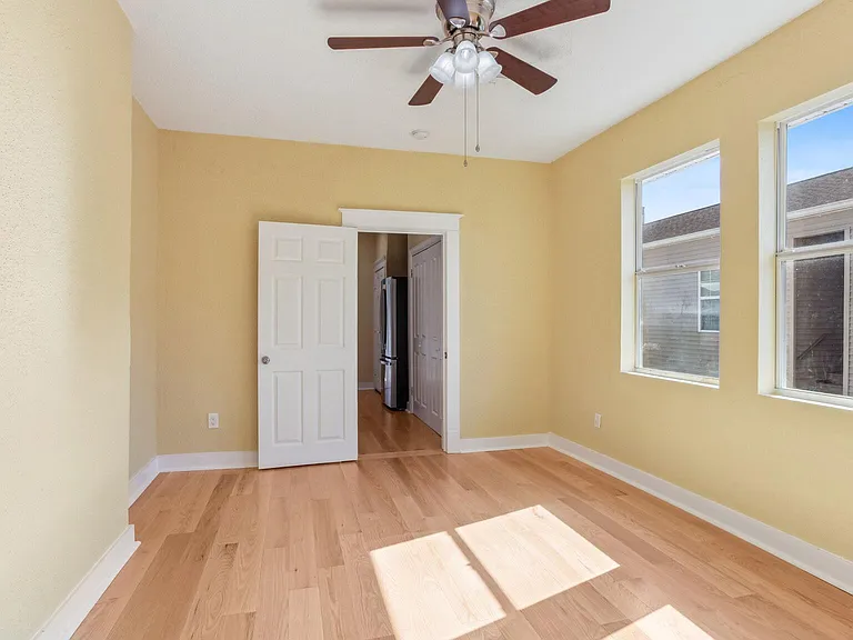 1426 Alvar St — Photo 9