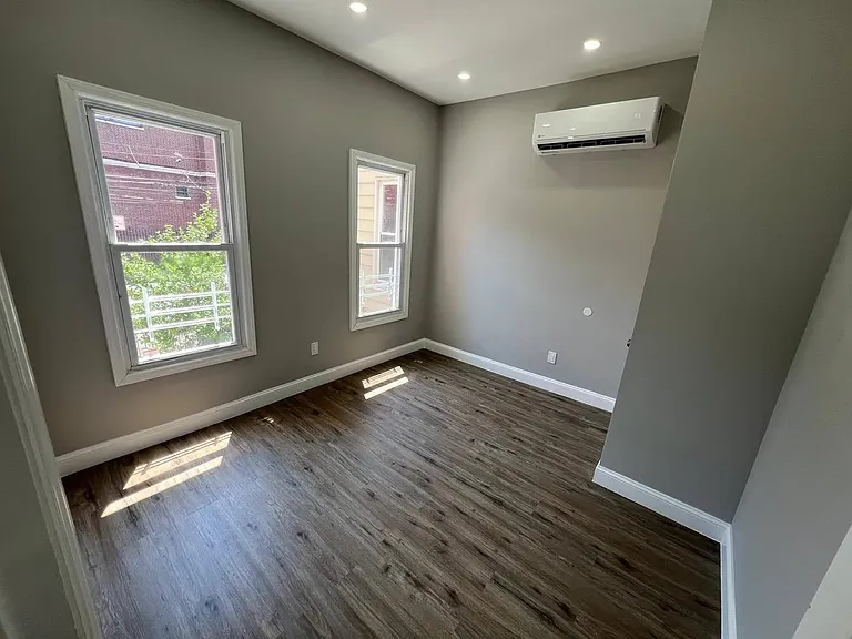 2221 Belmont Ave #1 — Photo 5