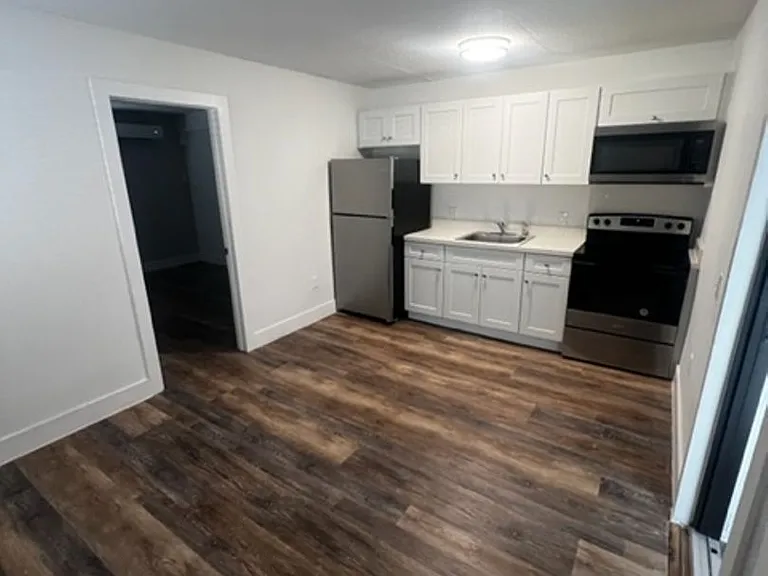 529 SW 4th St — Photo 1