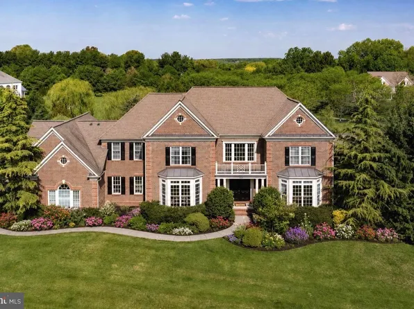 104 Meadowview Dr, New Hope, PA 18938