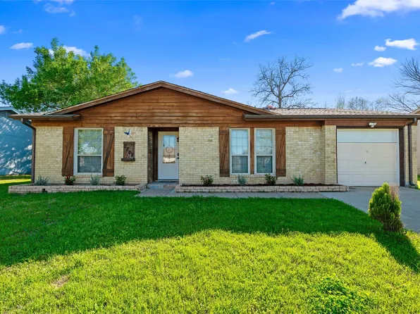 2208 Biscayne Dr W, Irving, TX 75060