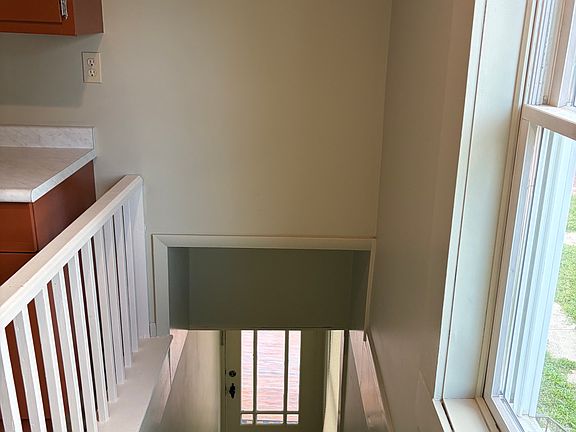 4th image of 202 E Spring St #B