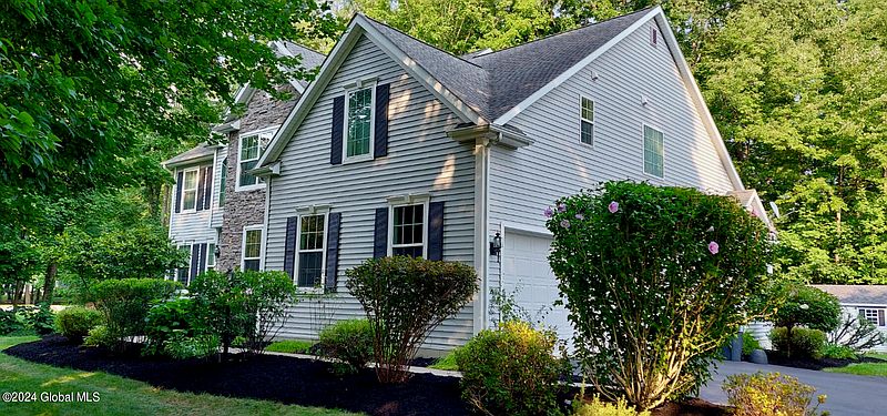 2nd image of 972 Mac Arthur Drive