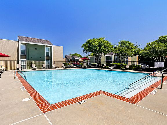 3rd image of 101 E Edgebrook Dr APT 902