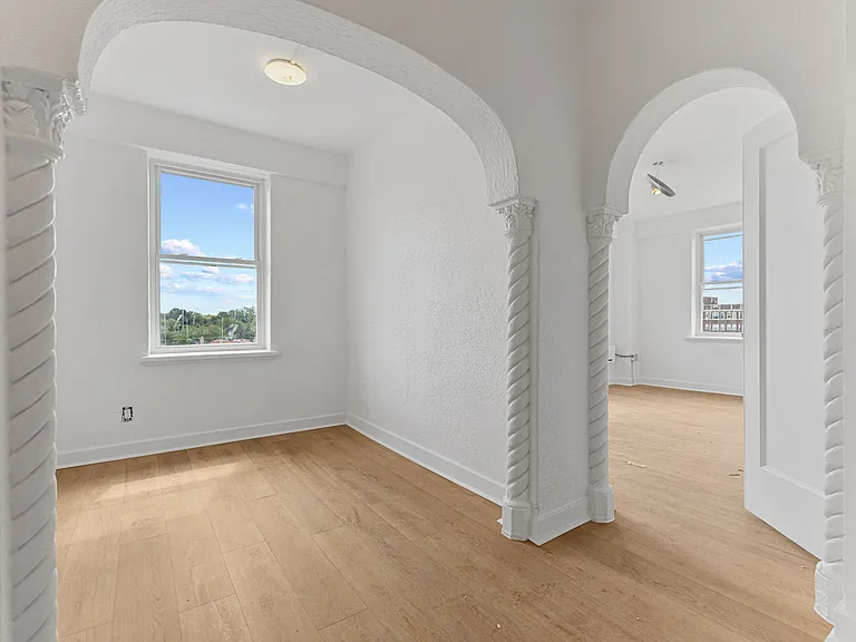 26 E 14th St — Photo 17