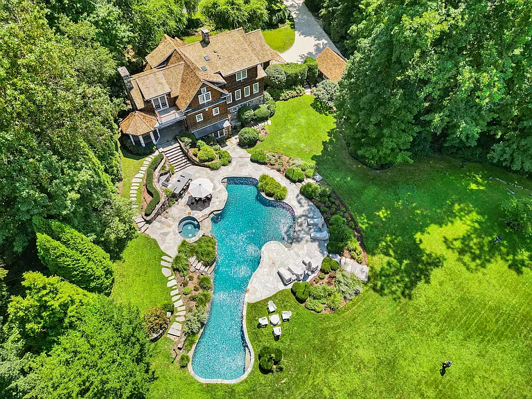 15 Catamount Rd — Photo 1