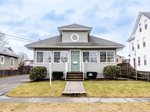 115 Crescent Rd, Pawtucket, RI 02861