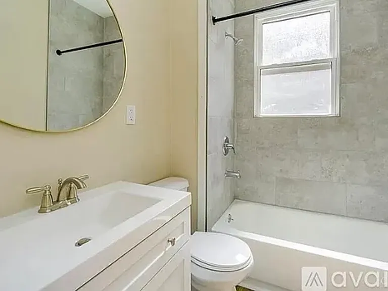 2033 Weyer Ave #2 — Photo 6