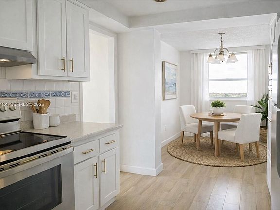 4th image of 2841 NE 163rd St APT 902