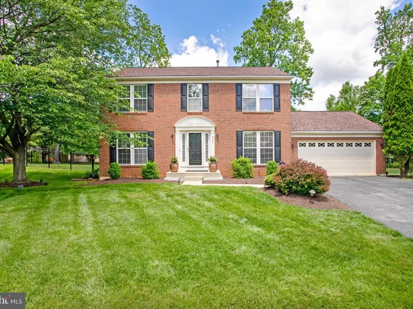 8621 Hillview Rd, Landover, MD 20785