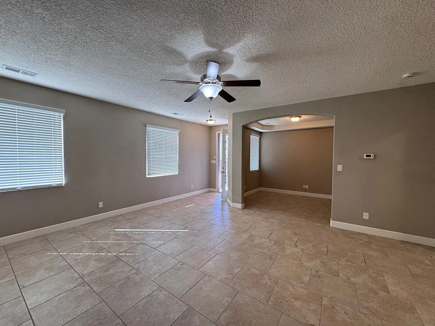 Luxurious 3 Bed 2 bath! — Photo 2