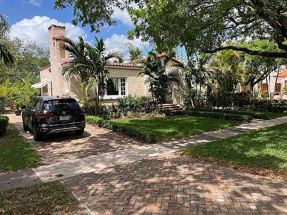 4th image of 637 Navarre Ave